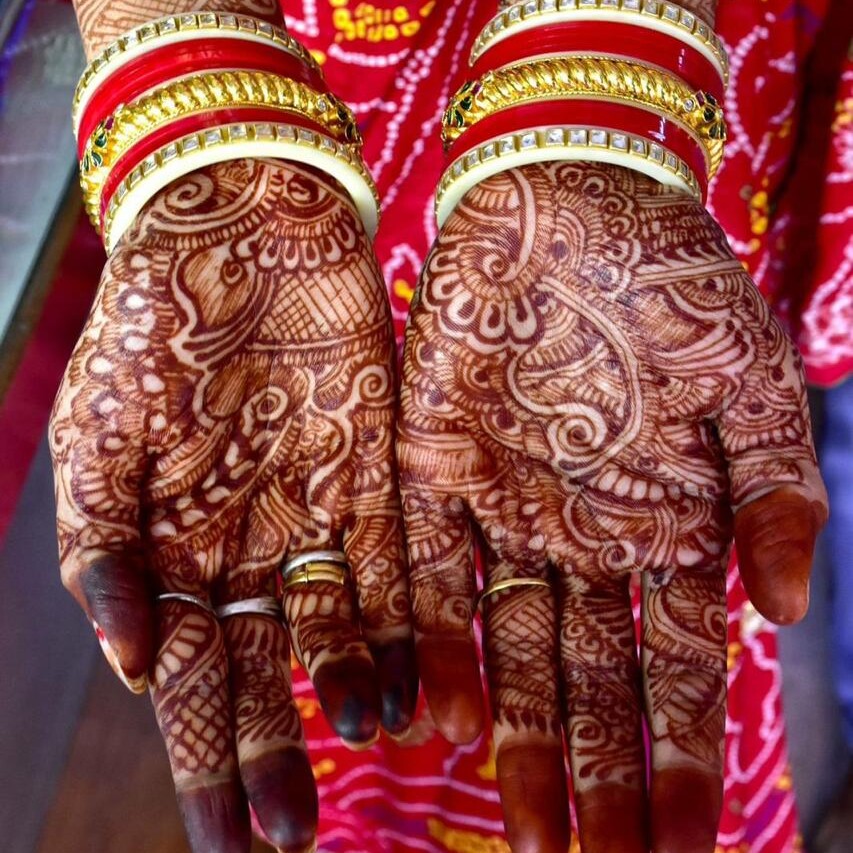 henna tattoo hands jewellery red sari india uai - Henna Tattoo hands jewellery, India Tour Henna tattoo on hands, India Tour