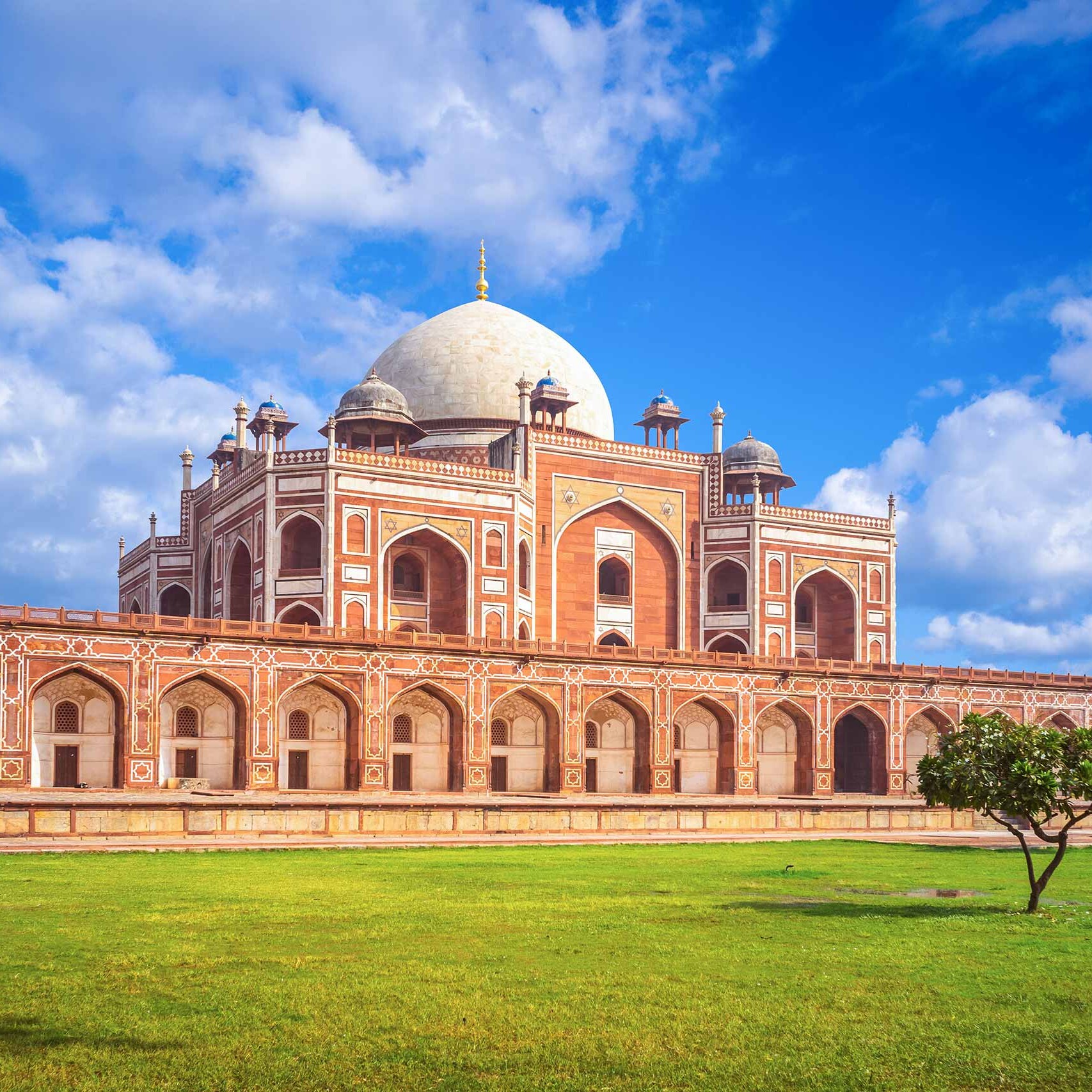 Humayuns Tomb, New Delhi - India tour guide