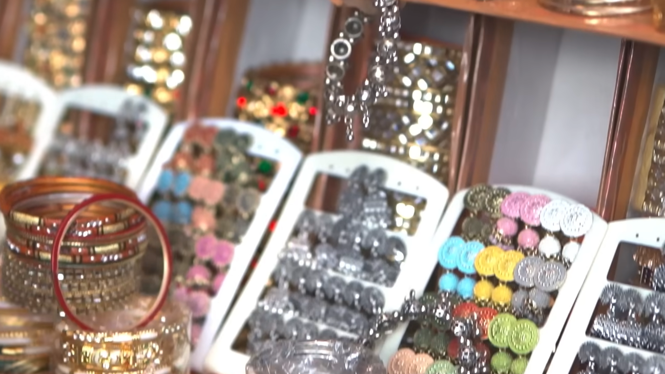 traditional indian jewellery,in johri bazar in india