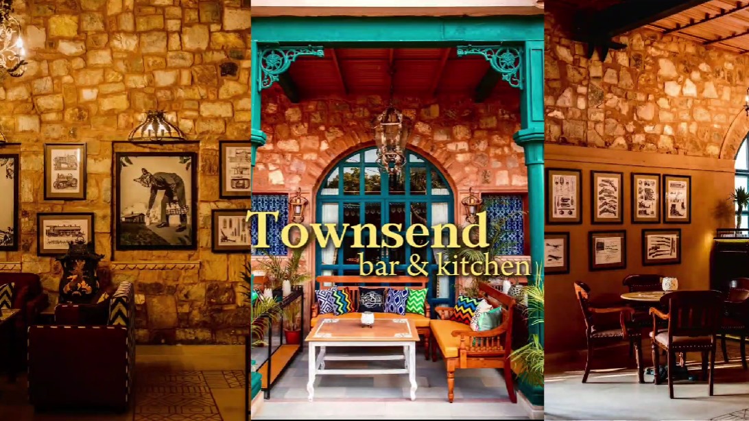 Chic evening setting at Townsend Bar Jaipur with cocktails and thin-crust pizza for tourists.