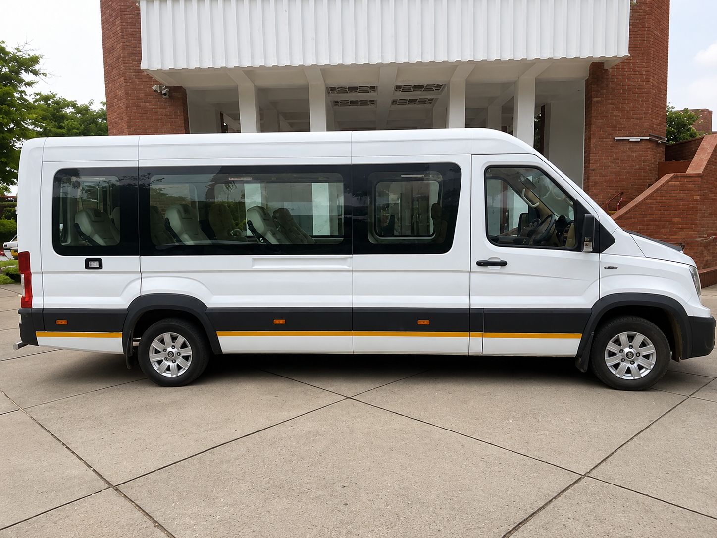 Urbania travaller - Private Driver and Tour Guide - Urbania_travaller